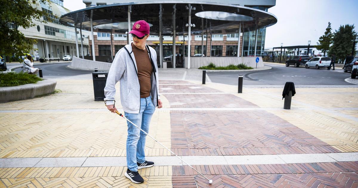hdhbg's tweet photo. Synskadade Linus Johansson hade färdtjänst i Umeå – nekas i Skåne: ”Jag ser ju inte bättre för att jag flyttat ner hit.” https://t.co/IR916VEAx7 https://t.co/3OIflgWKFB