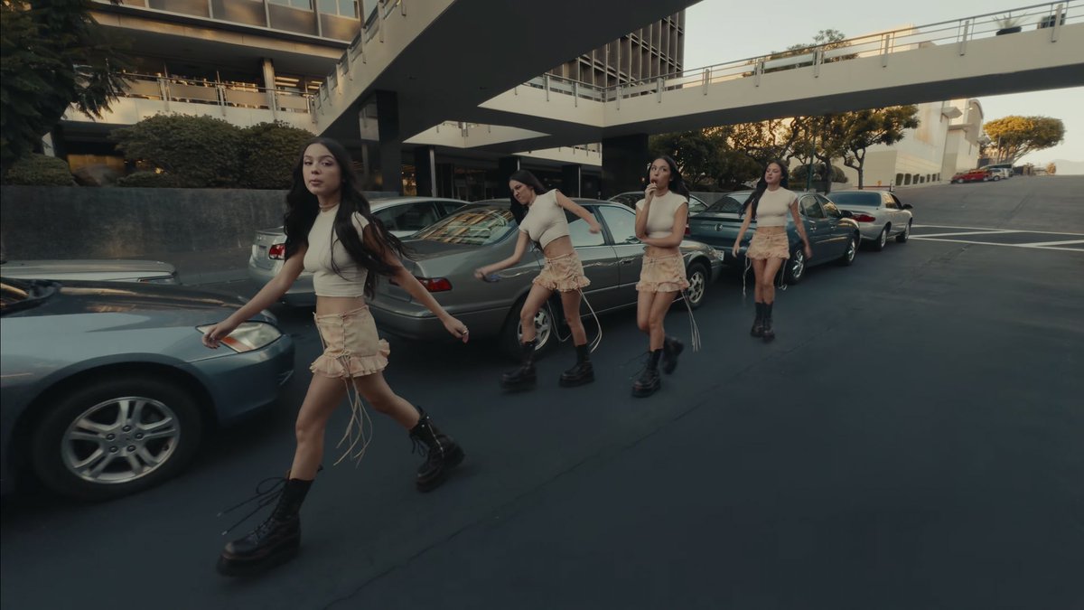 PopBase's tweet photo. Olivia Rodrigo in the music video to ‘get him back!’ https://t.co/MWCrkVXyyO