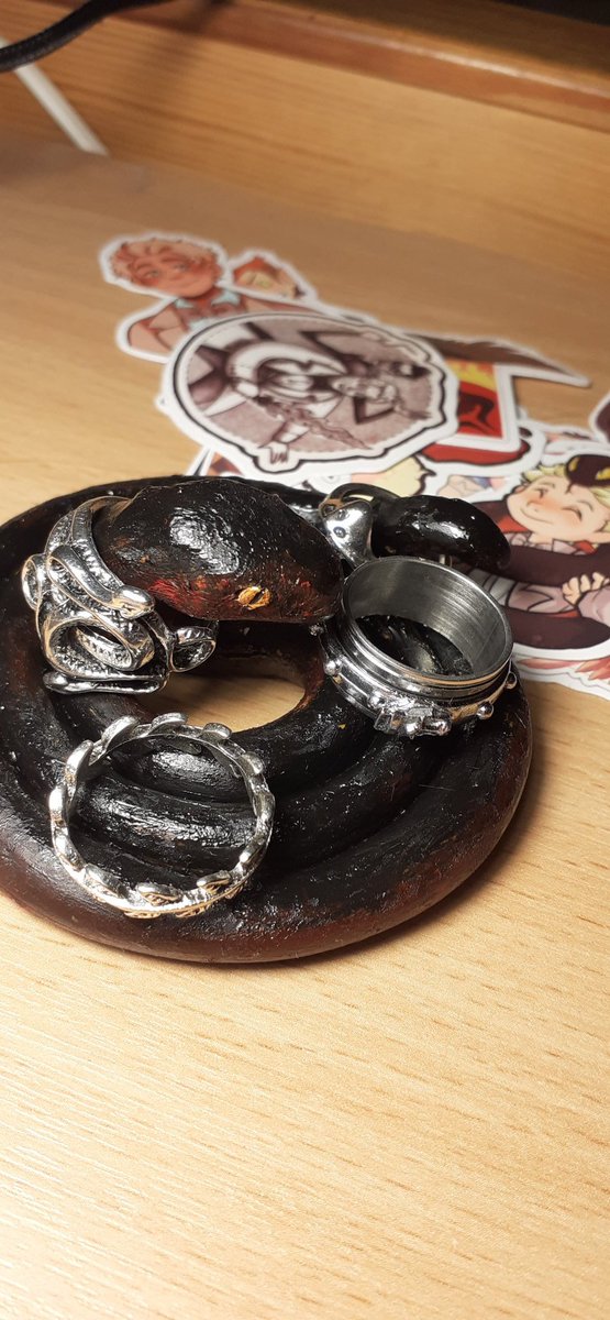 Juza191's tweet photo. CROWLEY #GoodOmensS2 #GoodOmens https://t.co/7ijd86JJ0Y