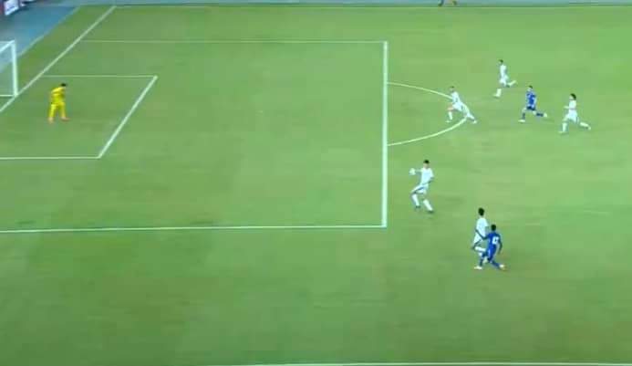 Zaid202017's tweet photo. @football_ll55 ب2023 هكذا تحتسب ركله الجزاء 😂😂😂😂😂😂 https://t.co/BVdySC0fCr