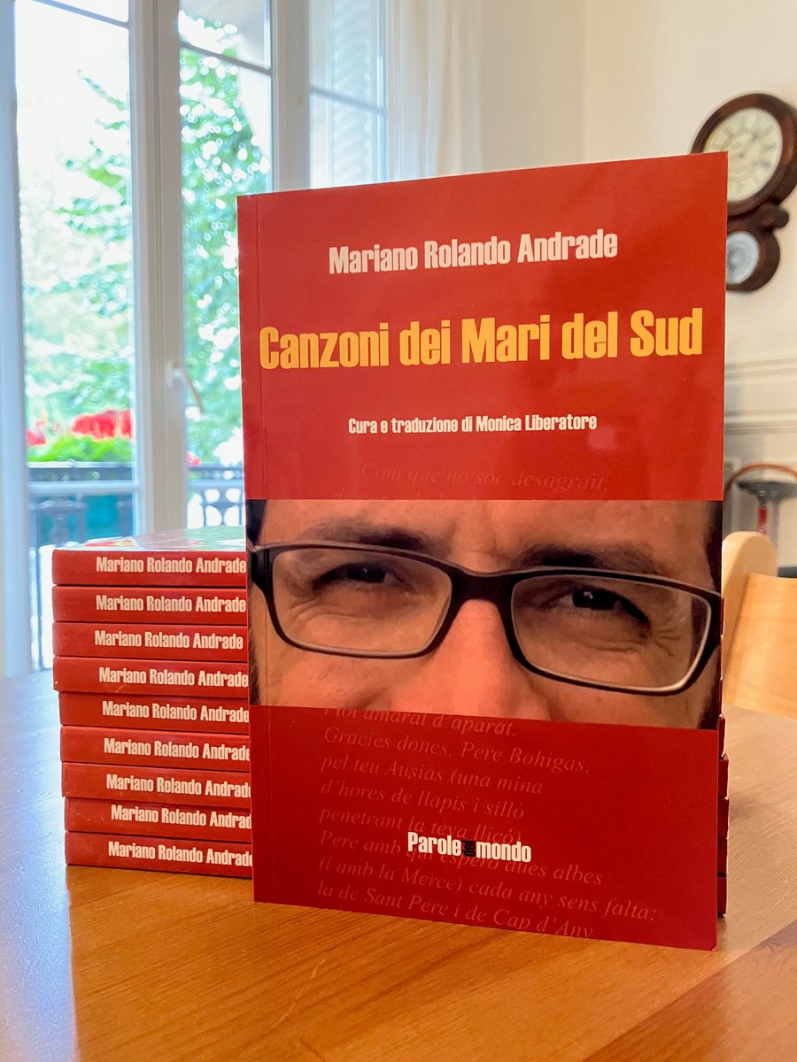 MarRolando's tweet photo. Los libros hacen su camino y  un día las #CancionesdelosMaresdelSur publicadas hace tiempo en Buenos Aires llegan al italiano en esta preciosa edición de @EdizioniJoker. Un orgullo y un honor. #CanzonideiMaridelSud https://t.co/ujkXvijFuc