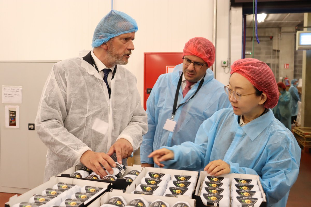 DavidClarinval's tweet photo. Ik heb de Zuid-Koreaanse minister van Landbouw, @YuKyoungOh1, bij #Agral ontvangen in aanwezigheid van de Belgische Confederatie van de Zuivelindustrie. Agral is al meer dan 40 jaar een topbedrijf in de botersector in veel landen, waaronder #ZuidKorea https://t.co/BlvhYF7fnk