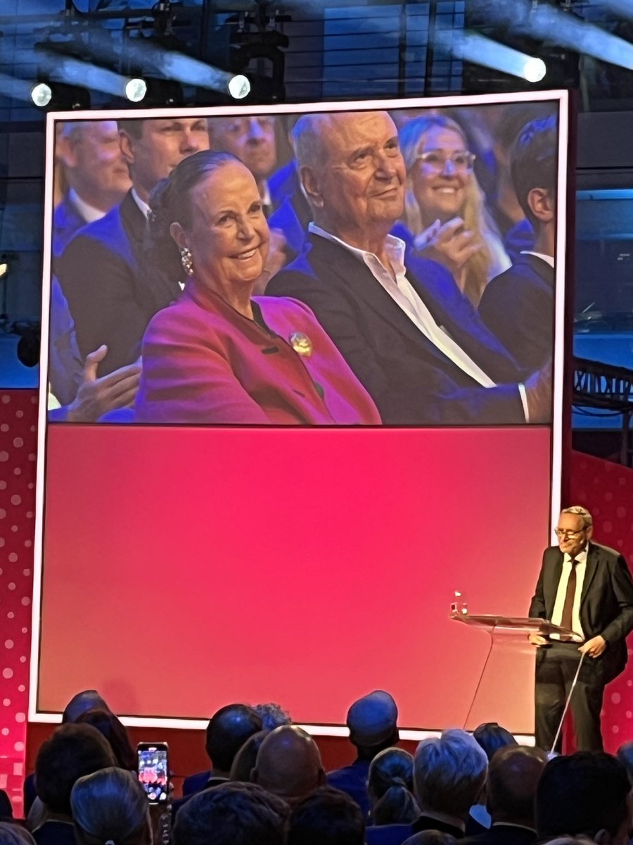 🏆Der Deutsche Gründerpreis 2023 in der Kategorie Lebenswerk geht zum ersten Mal an eine Frau. Rosely Schweizer wurde für ihren Mut, ihr Engagement und ihre vorbildhafte Haltung ausgezeichnet. Wir gratulieren der „Grande Dame“ zum dem Preis! 🌹#deutschergruenderpreis