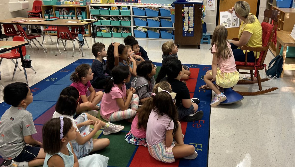 Our first Mystery Reader of the year! Thank you <a href="/ElizaIsham/">Eliza Isham</a> for reading to us! 📚 <a href="/DolvinES/">Dolvin ES</a> #dolvINcredible
