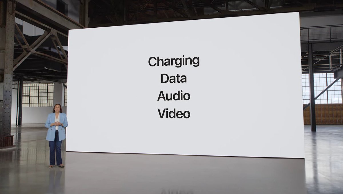 phonsoftware's tweet photo. رسميا 

استخدام منفذ التايب سي في سلسلة الآيفون 15

#AppleEvent https://t.co/rvnmQNqMBr