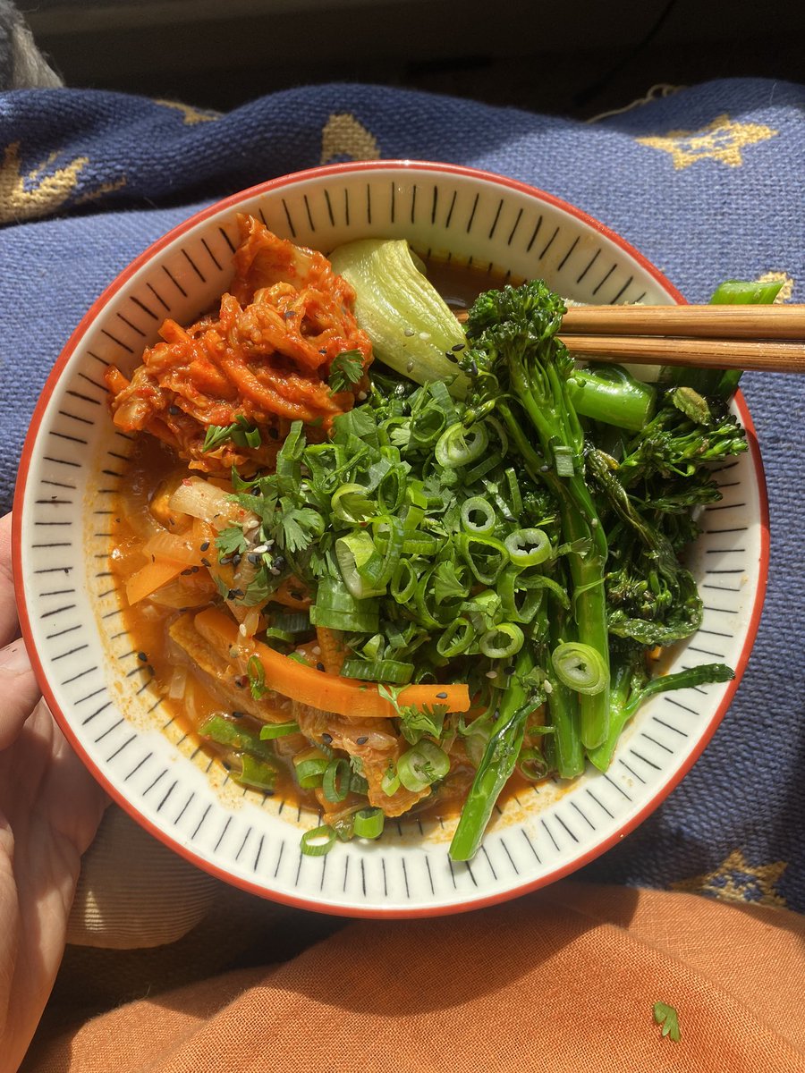 Kimchi noodle soup! It was my first time making kimchi, it was so delicious

What did everyone else have for dinner?

#vegan 🌱
