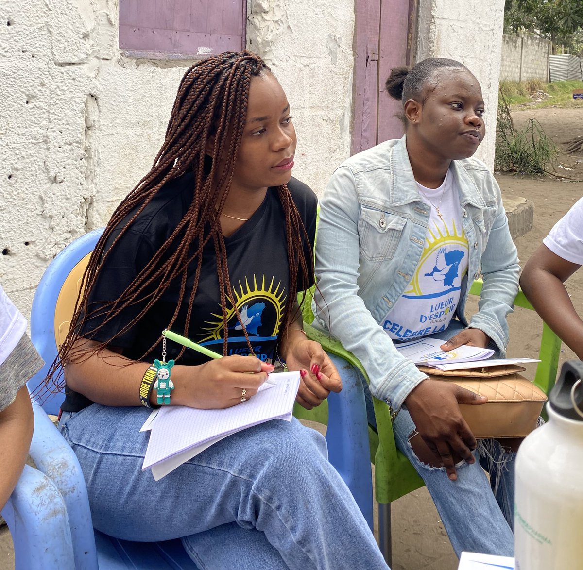 « Je ne dis pas que je vais changer le monde, mais je vous garantis que j’allumerai l’étincelle dans le cerveau qui le changera. »

– Tupac Shakur

Bonne année scolaire à nos jeunes frères et sœurs. ♥️

Merci au PR05 <a href="/fatshi13/">Félix A. Tshisekedi</a> pour la gratuité de l’enseignement.🇨🇩