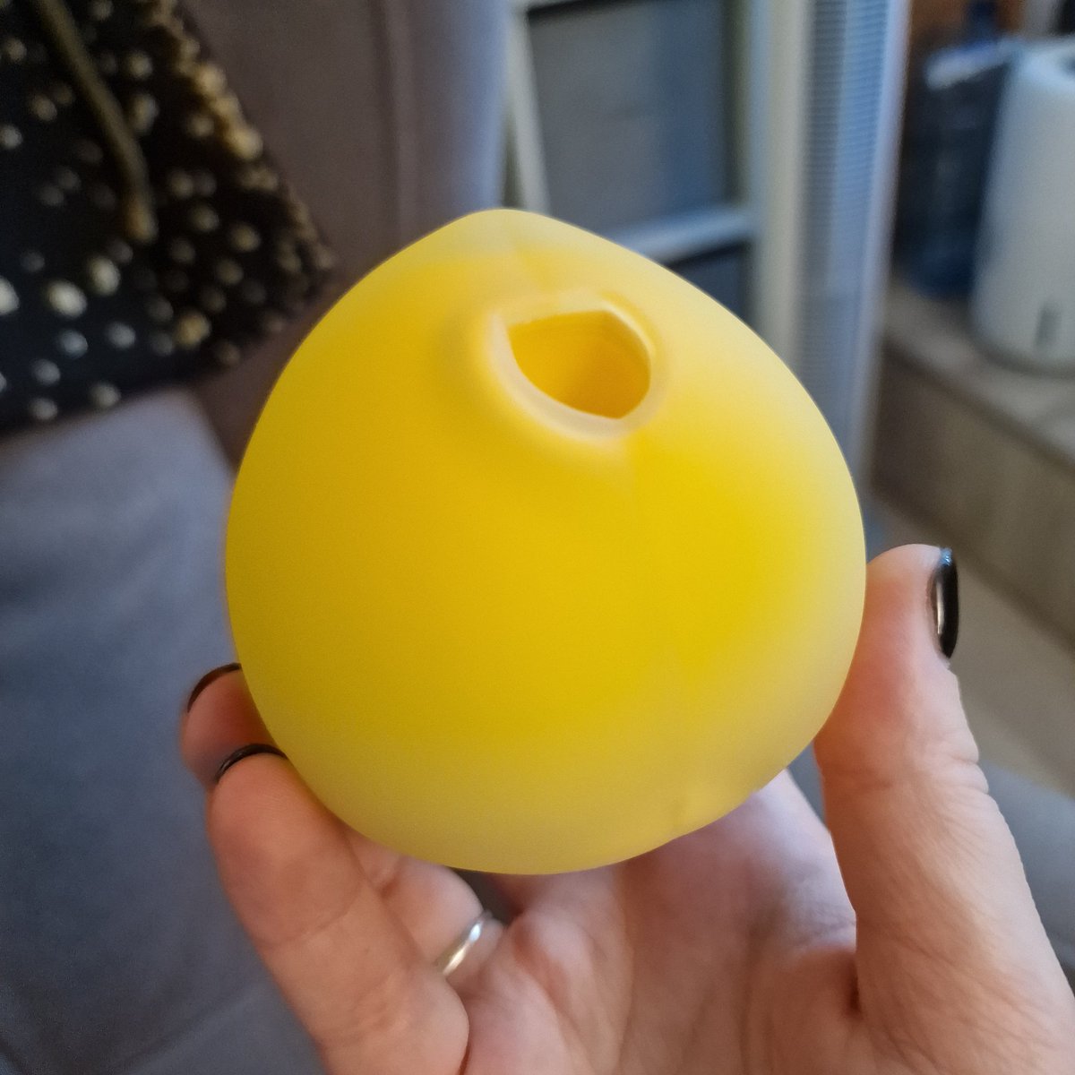 GoldenTar_art's tweet photo. I recently got to test out another toy from @pinkpunch_world and let me tell you, i'm yet to find better looking, cute and down low toys. This little sucker is a cute peach, just look at it!
With a code kinky30 you'll get 30% off ๐
#pinkpunch #peach #digitalart #art #demon https://t.co/6ml37jqr0z