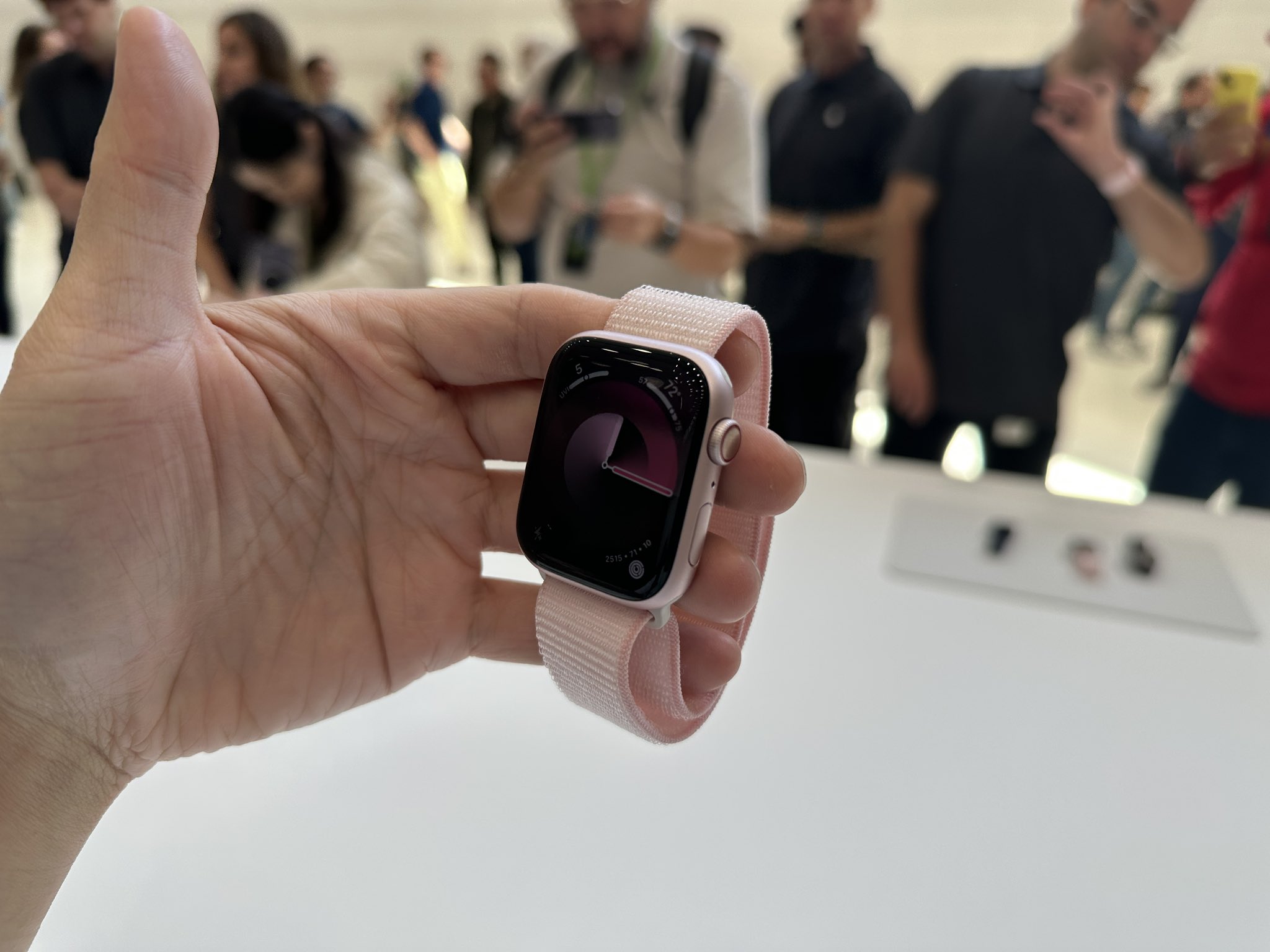 Pink color apple watch hotsell
