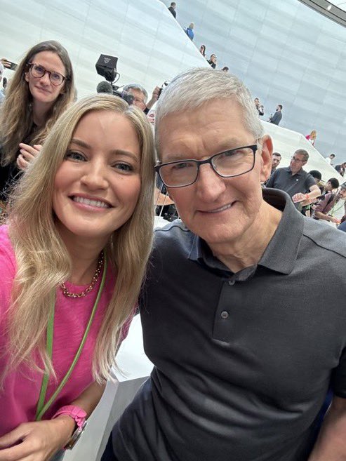PopBase's tweet photo. iJustine with Apple CEO Tim Cook. https://t.co/dvdRK4BXjn