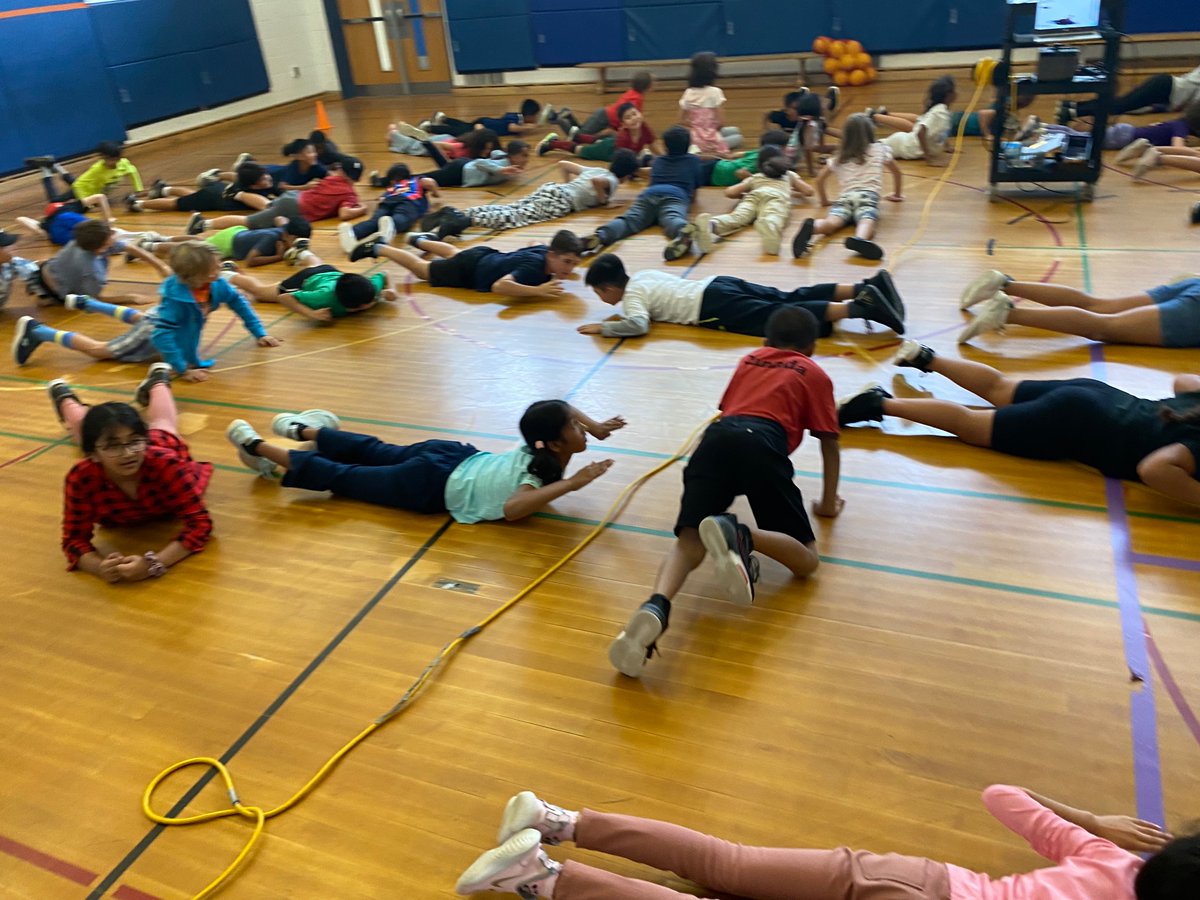 DPSSports_TDSB's tweet photo. This is what indoor cross country looks like at Dallington!
@Dallington_TDSB @TDESAA_TDSB https://t.co/zv5QMgSTNU