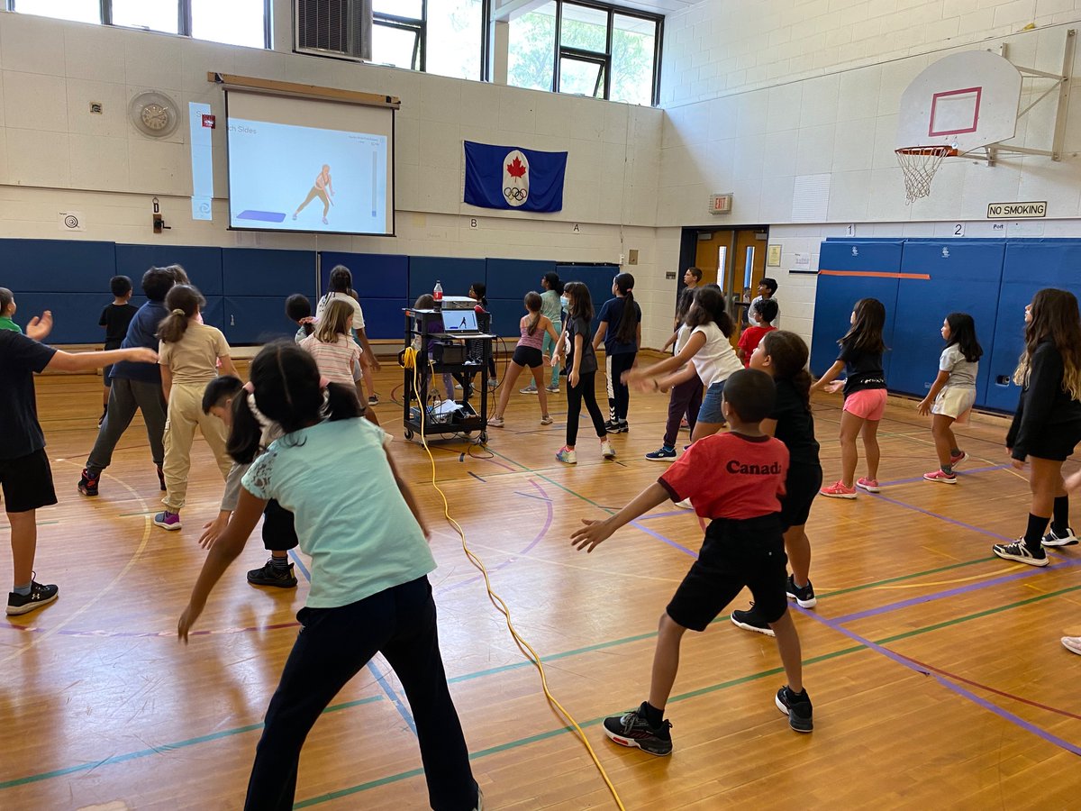 DPSSports_TDSB's tweet photo. This is what indoor cross country looks like at Dallington!
@Dallington_TDSB @TDESAA_TDSB https://t.co/zv5QMgSTNU