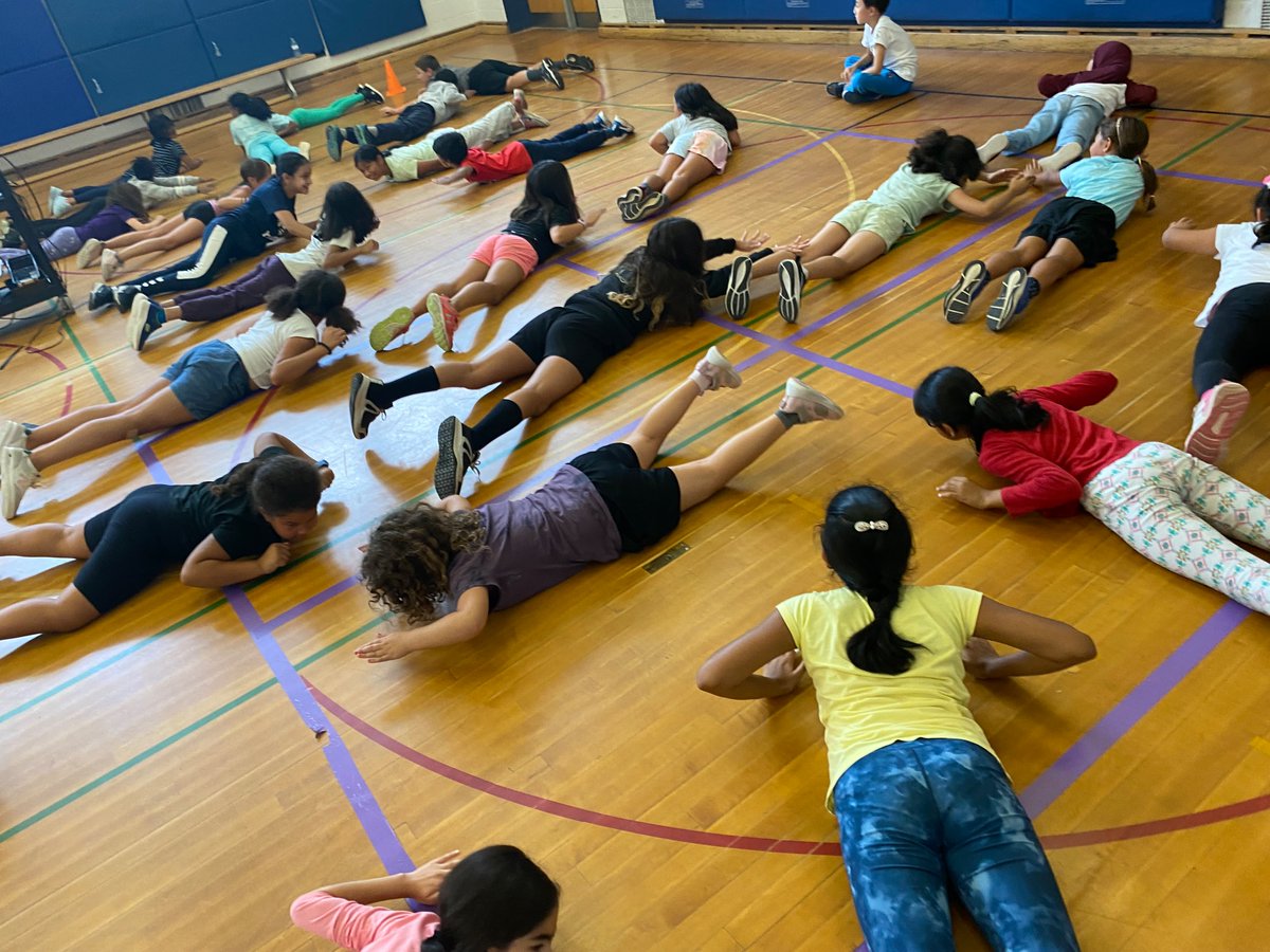 DPSSports_TDSB's tweet photo. This is what indoor cross country looks like at Dallington!
@Dallington_TDSB @TDESAA_TDSB https://t.co/zv5QMgSTNU