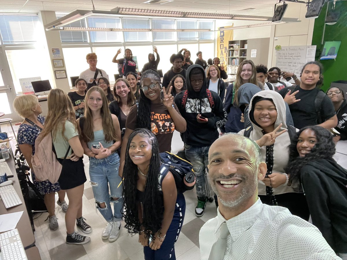 heykevinjohn's tweet photo. Was blessed to be the guest speaker at Inderkum High School today. I spoke to several classes filled with energetic and amazing mass media students. These students are bright, talented, and will be taking over in the future! Thanks for having me Mrs. May! 

@IHSTigerSports @AthleticsNusd @NatomasUSD @Inderkum_FB @ABC10