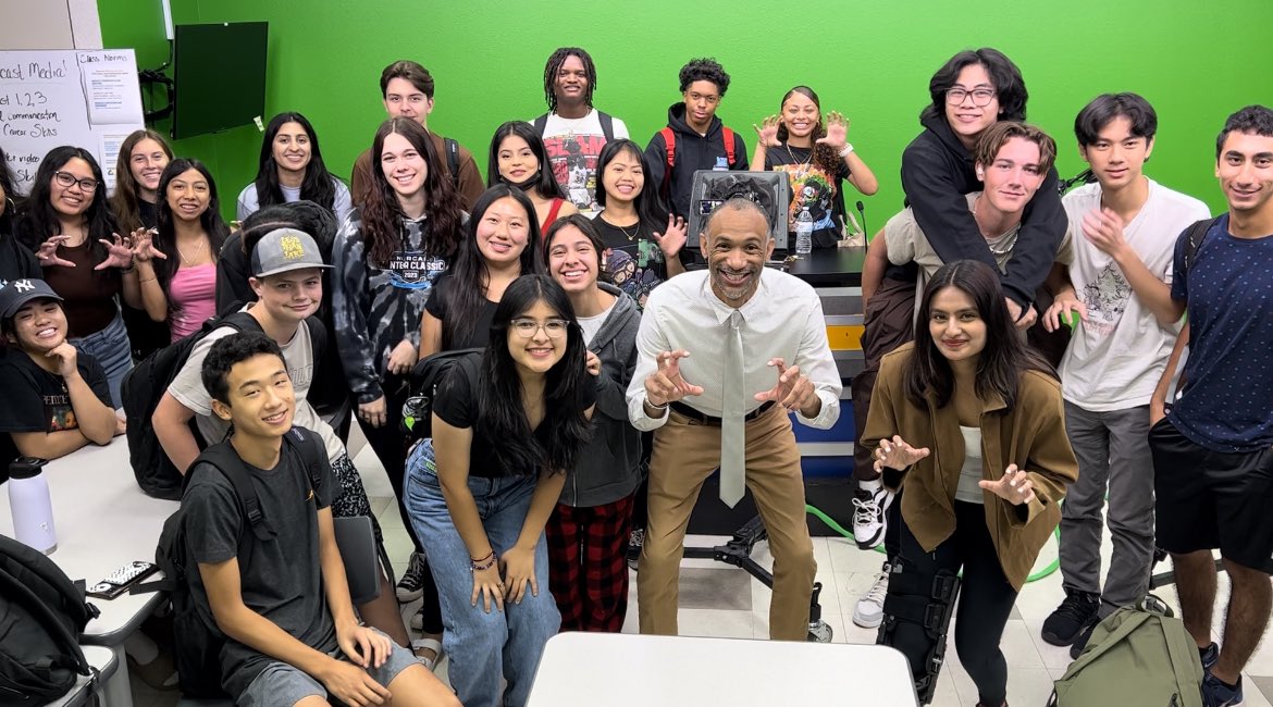 heykevinjohn's tweet photo. Was blessed to be the guest speaker at Inderkum High School today. I spoke to several classes filled with energetic and amazing mass media students. These students are bright, talented, and will be taking over in the future! Thanks for having me Mrs. May! 

@IHSTigerSports @AthleticsNusd @NatomasUSD @Inderkum_FB @ABC10