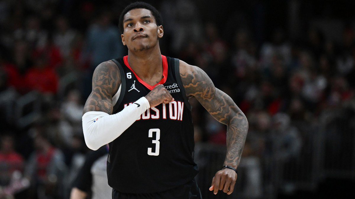 1msportscast's tweet photo. Serious allegations surround Houston Rockets' Kevin Porter Jr.🏀He faces charges of assault and strangulation stemming from an incident at a New York hotel on Monday, with his girlfriend reportedly injured. #KevinPorterJr #onemansportscast🎙️ #weknowsports2 #wks2 https://t.co/XKpCM6LSr4
