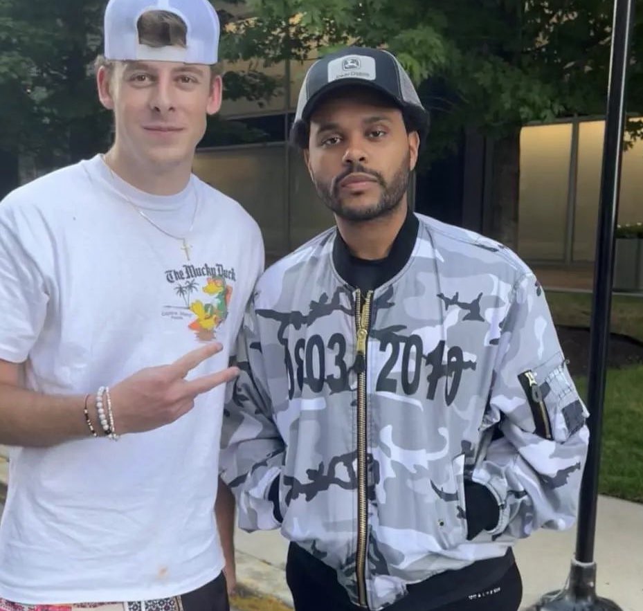 PeachixMelon's tweet photo. OH MY GOD ABEL LOOKS SOO FINE HERE 😫‼️ https://t.co/QsqHXkGnTt