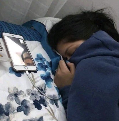 moodssal's tweet photo. gecenin 3'ünde           gecenin 3'ünde 
diğer insanlar                     ben https://t.co/cn7cAfThr7