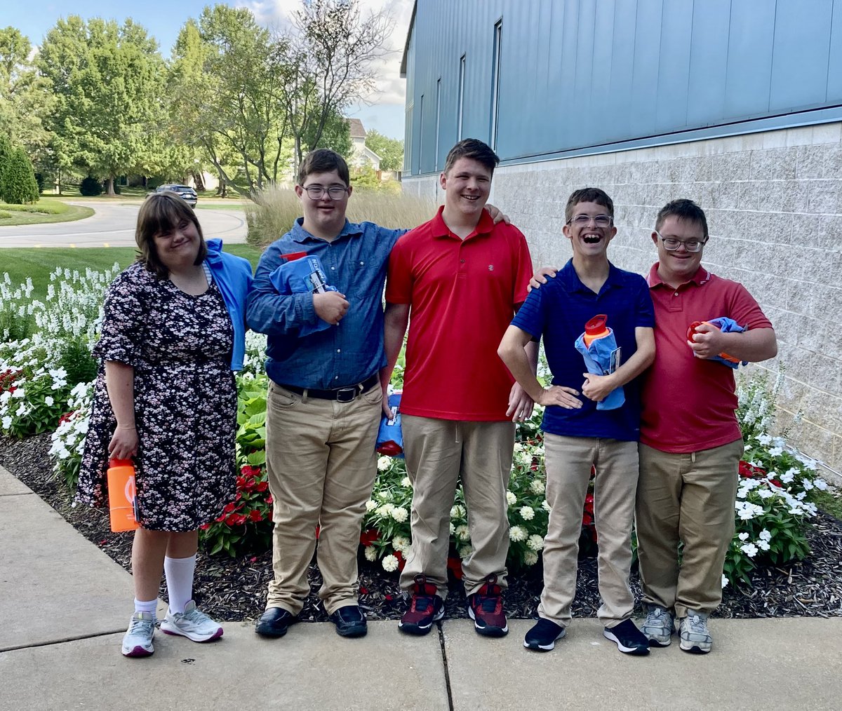 Volunteer O'Fallon (@vol_ofallon) on Twitter photo The <a href="/FZSchools/">FortZumwaltSchools</a> FZS Work-Based Learning students are ready to learn new job skills at the Renaud Center! They were sure shining bright on their first day! ⭐️🌟⭐️🌟 The <a href="/FZSchools/">FortZumwaltSchools</a> FZS Work-Based Learning students are ready to learn new job skills at the Renaud Center! They were sure shining bright on their first day! ⭐️🌟⭐️🌟