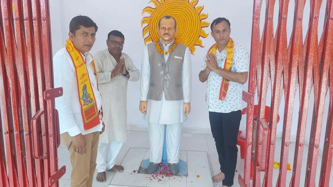 itarun_jindal's tweet photo. आज अपने गांव #गेझा में गोरखनाथ मन्दिर परिसर में लगातार 24 वर्षों से आयोजित हों रहे गोरखनाथ मेले के उपरांत श्रीकृष्ण जी की छ्ठी बड़ी धूमधाम से मनाई गई।प्रारम्भ में भगवान श्री कृष्ण जी को भोग लगाया।

इसके उपरांत विशाल #भंडारे का आयोजन किया गया! 
क्षेत्र के गणमान्य लोग उपस्थित रहे।। https://t.co/zUOtesxHpr