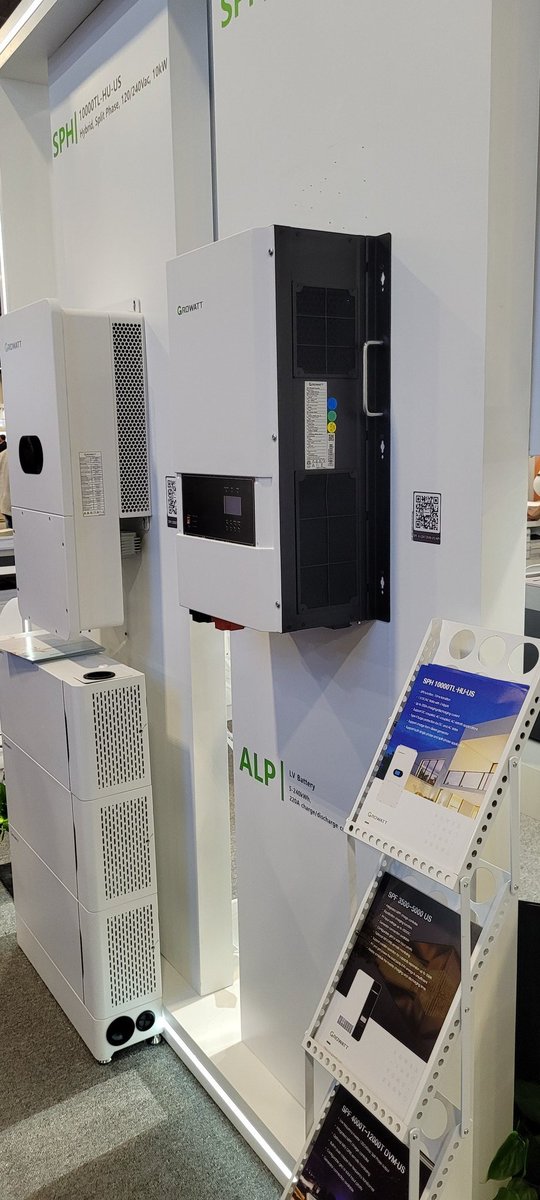 Emuckles's tweet image. RE + is packed it is a storage system festival. Solar has been waiting for battery storage, and now it's here in full force. Had to get my #solaredge shirt. #omnidian