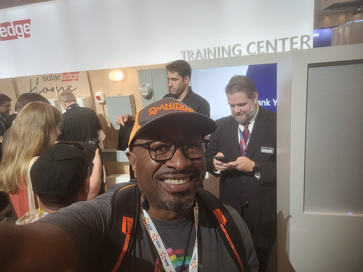 Emuckles's tweet image. RE + is packed it is a storage system festival. Solar has been waiting for battery storage, and now it's here in full force. Had to get my #solaredge shirt. #omnidian