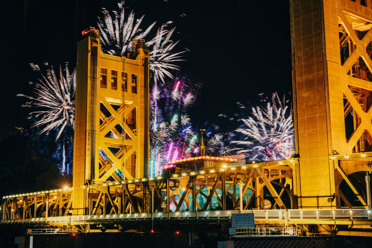 SacFarm2Fork's tweet photo. What an amazing evening celebrating 10 years of the Tower Bridge Dinner ✨
⁠
A special thank you to this year's lead chef team and all of the staff, volunteers, &amp; sponsors for making the Tower Bridge Dinner a night to remember.⁠

📸: Francisco Chavira https://t.co/zAgKbqkO6W