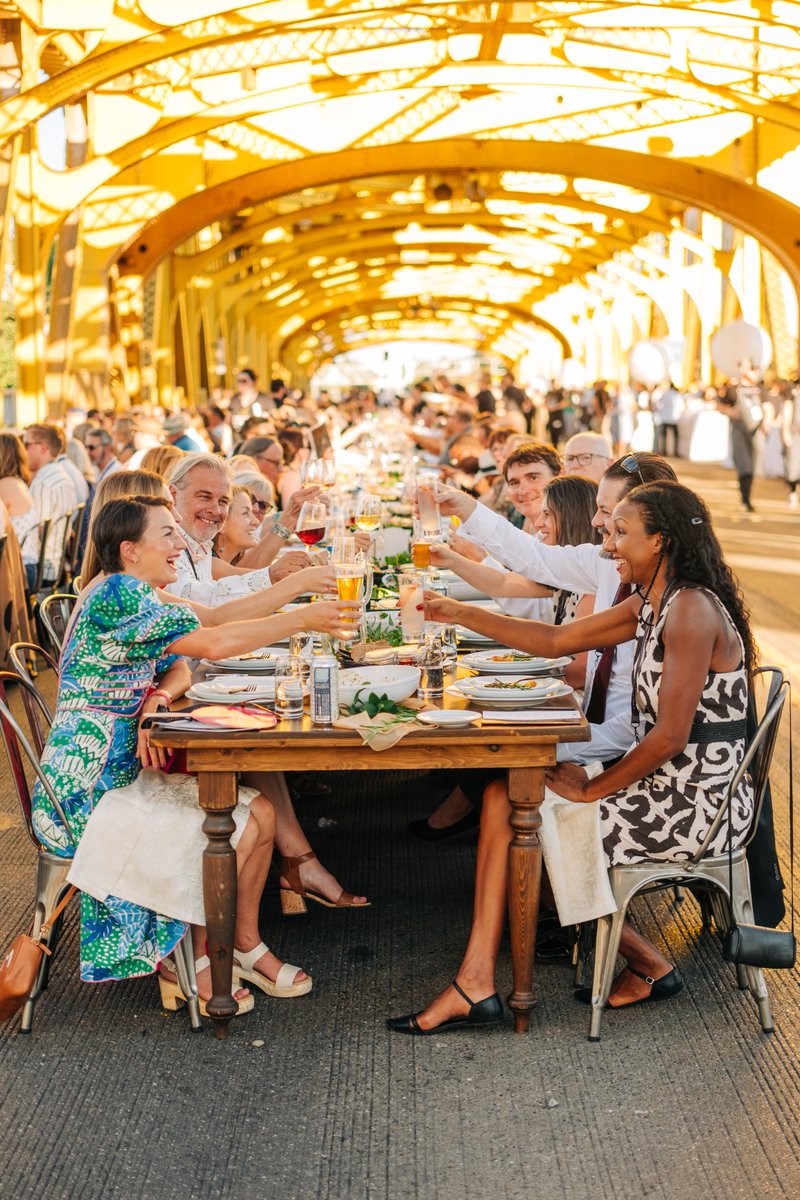 SacFarm2Fork's tweet photo. What an amazing evening celebrating 10 years of the Tower Bridge Dinner ✨
⁠
A special thank you to this year's lead chef team and all of the staff, volunteers, &amp; sponsors for making the Tower Bridge Dinner a night to remember.⁠

📸: Francisco Chavira https://t.co/zAgKbqkO6W