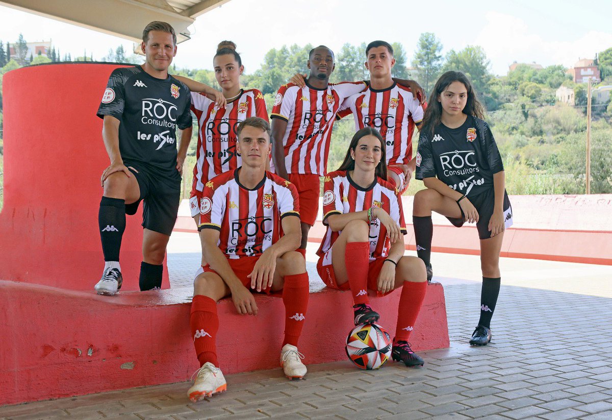 CdEManresa's tweet photo. 𝑬𝒍𝒍𝒆𝒔 + 𝒆𝒍𝒍𝒔 = 🔴⚪️
🎁 … i la nova equipació! La tens, ja?
#CEMStore https://t.co/DHrljb90mT