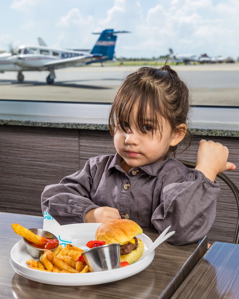 Kids are jet set on Jet 🛩️

Let their imagination and tastebuds soar! 

#JET #SFL #jetrunwaycafe #brunch #breakfast #firstclass #aviation #plane #takeoff #pilot #fortlauderdale #kidfriendly