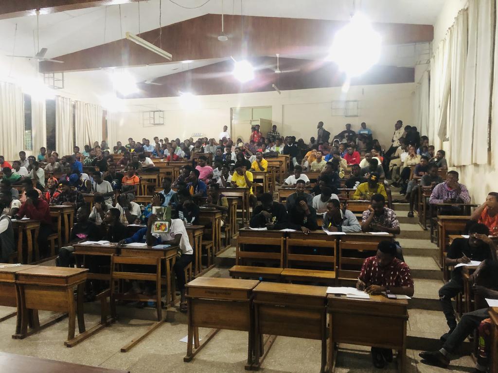 CompssaKtu's tweet photo. See 👀 the number of COMPSSA students who showed up currently at the FBMS theatre 🙌, Koforidua Technical University, for the tutorial class for Basic Electronics lectured by the president @Mlkbrry1 @877kturadio @CompssaKtu @srcktu @tuesagktugh @voice_of_KTU https://t.co/uEkQQEYezi