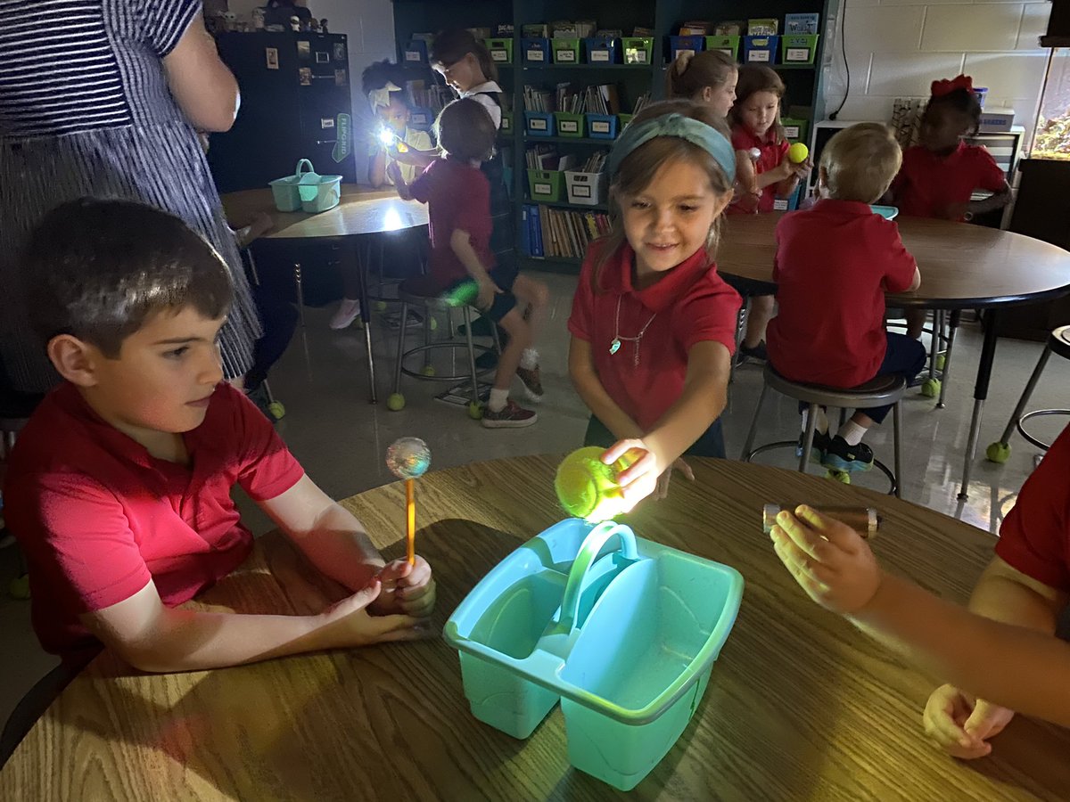 hoolie1julie's tweet photo. #momentofscience in #NEST @HutchensElem Ms Gayle's science sleuths are learning how the Moon is illuminated by the Sun @MobilePublicSch https://t.co/qceIsHxL1b