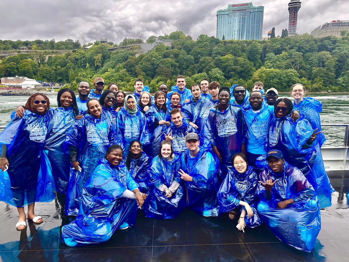 CanisiusGrad's tweet image. Welcoming our newest batch of international graduate and undergraduate students with a trip to the breathtaking Niagara Falls! 📷  #WelcomeToCampus #InternationalStudents #GradLife