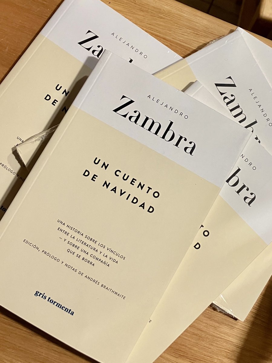 Alejandro Zambra presenta en nuestra librería “Un cuento de navidad” 
La cita es este jueves a las 19:30!! 🎄✨ tendremos el gusto de escuchar una conversación con el autor y la periodista <a href="/patynietog/">Patricia Nieto</a> 💜
