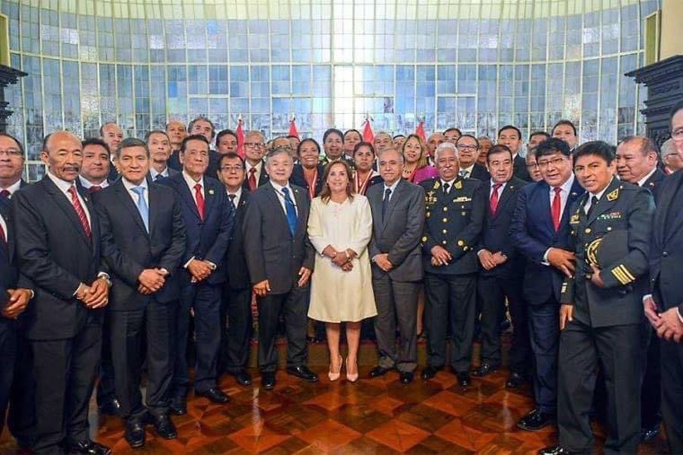 ¡TERRORISMO NUNCA MÁS!

Hoy se cumple 31 años del golpe certero que el grupo GEIN dio al capturar a Abimael Guzmán, este valeroso grupo de policías le reitero mi agradecimiento.