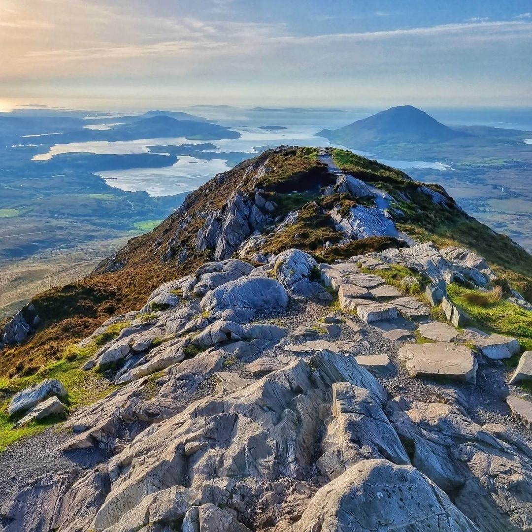 That view from atop Diamond Hill sure is something else... One for the bucket lists for sure! 😯😍💎⛰️ 📸 IG/ shane.g.ireland 📍 Diamond Hill, Connemara National Park #Views #Wow #Class #Hiking #BucketList #DiamondHill #Letterfrack #Connemara #Galway #Ireland #VisitGalway