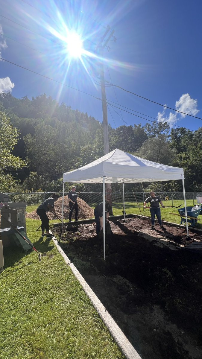IrisMoresi's tweet photo. I am excited to volunteer with @Berkshirebank for Xtraordinary Day with colleagues as we lift-up local nonprofit organizations and give back to communities across the Northeast. #XTeamNation #whereyouworkmatters https://t.co/320XhU9ArZ