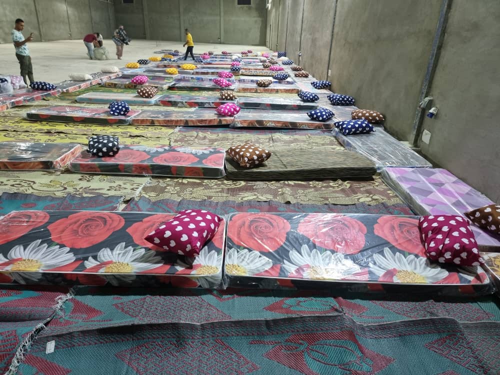 يا شباب عائلات لي ما عندهمش مكان
وفرت مكان في هواري يشيل عند 500 شخص
رتويت بالله عليكم
0944034760 
#انقذوا_الشرق_الليبي