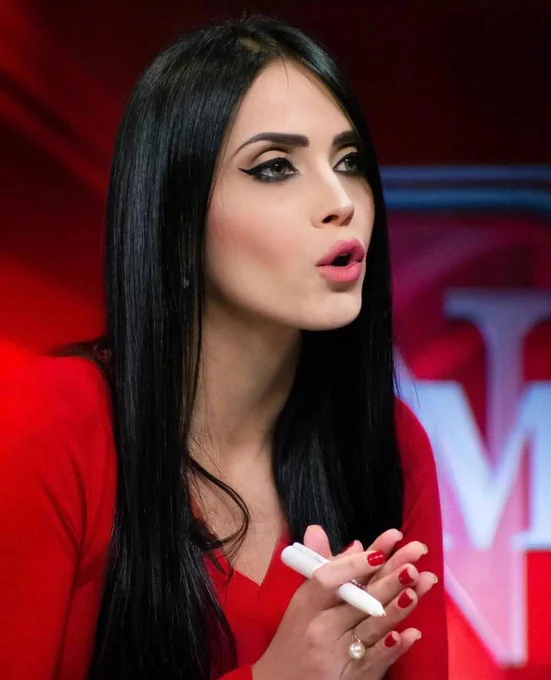 ColorVisionC9's tweet photo. Nuestra bella @YinetteTCompres te invita a ver esta tarde a @SIN24Horas #YMuchoMas a las 7:00 PM por Color Vision Canal 9 👉https://t.co/YHIEKPRZqk https://t.co/2SchwuXZeP