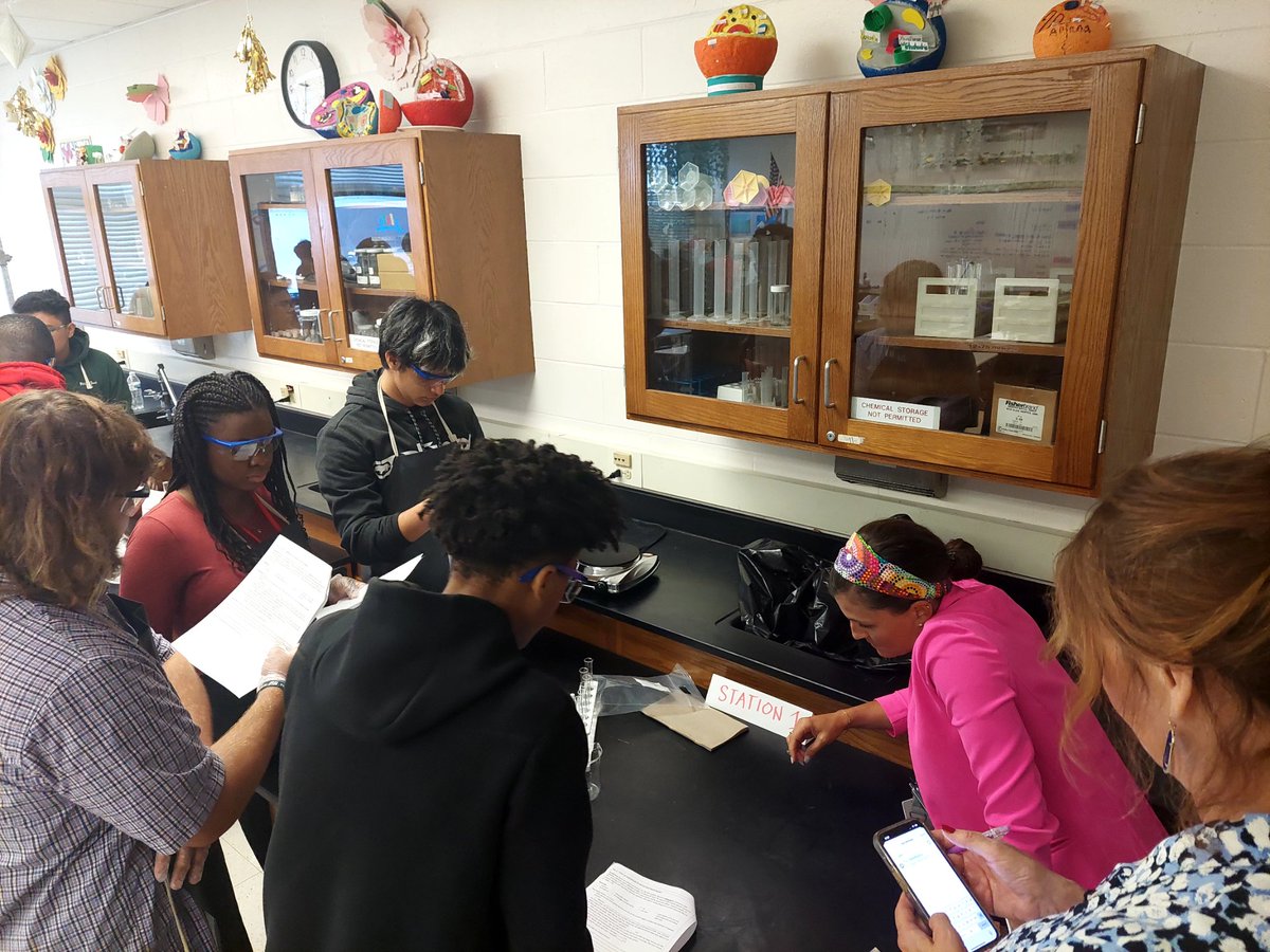 Visiting DCPS classrooms! I thoroughly enjoyed myself <a href="/FrankHPeterson1/">Frank H Peterson Academies</a> today. Principal Mastromatto's team is doing great things inside the classroom and in their Master Academies! #TeamDuval