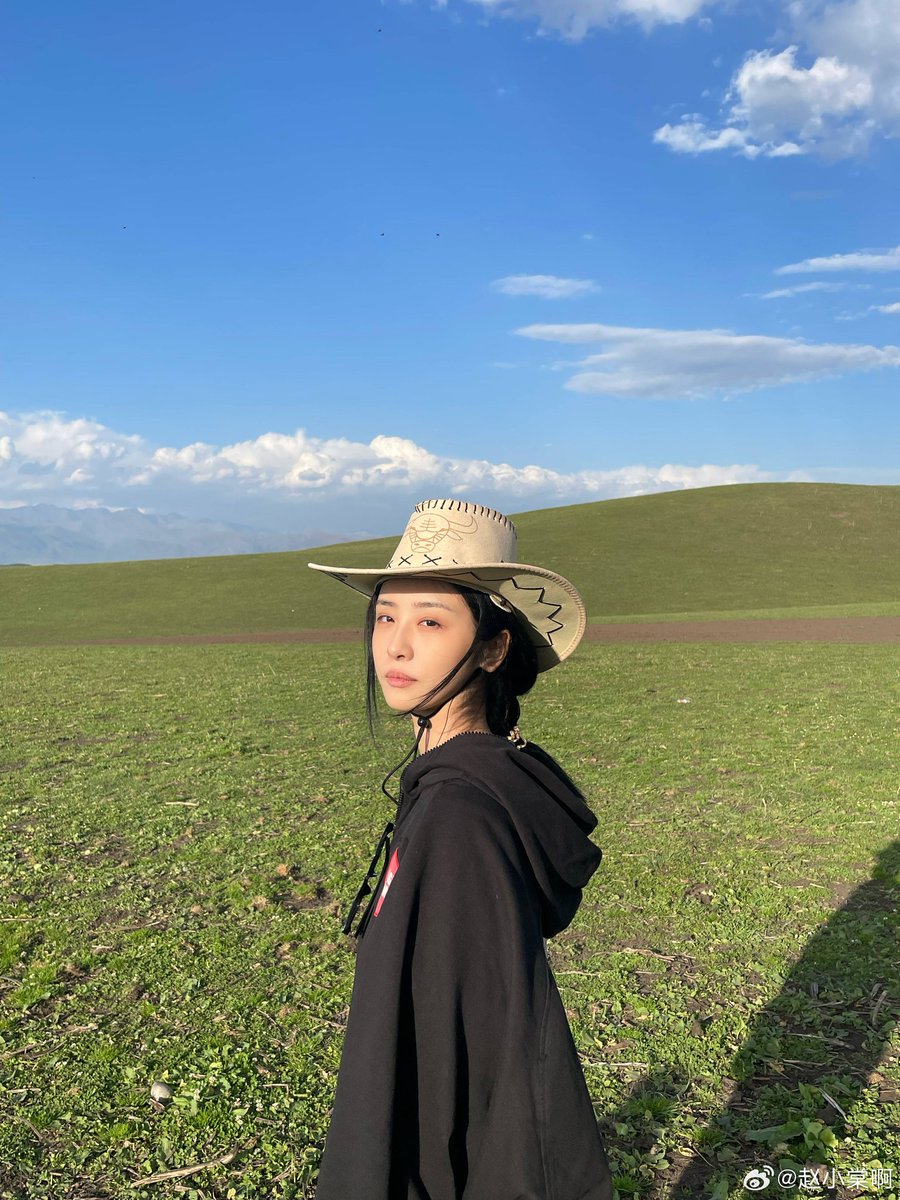 Ellie_Belliee's tweet photo. I feel like Xiaotang is about to film Chen Qiaoqian's confession to Han Li. My poor bby CQQ 😢  she really deserves better https://t.co/w7WMn86Wtd