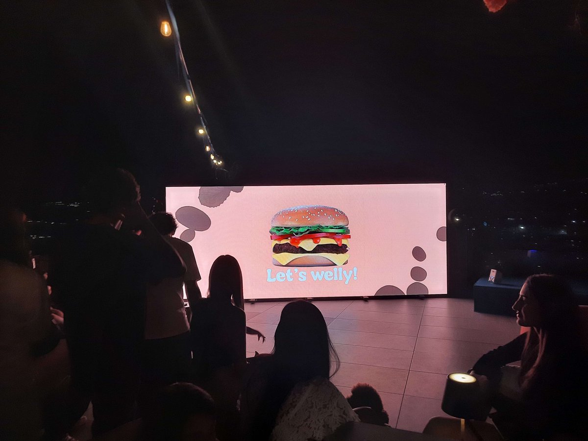 Queen1Crypto's tweet photo. GG #WellyFriends 
#WellyBytes FTW 🤩🍔 https://t.co/LiMo8T6fz8