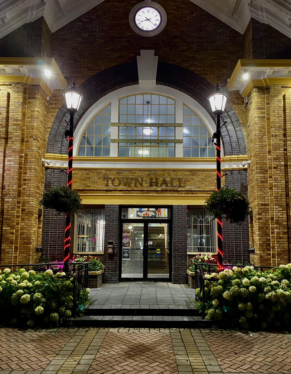 FASDNL_Team's tweet image. In honour of #FASD Awareness Day (September 9th) and #FASDAwarenessMonth, Atlantic Canada was glowing red this year! 🚨

📍Town Hall of Grand Falls-Windsor (NL)
📍Government House (NL)
📍Peggy&apos;s Cove Light House (NS)
📍Province House (NS)
📍Shaw Building (PEI)

1/8