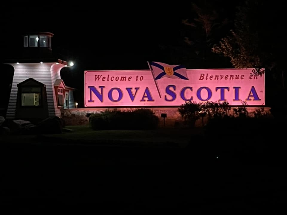 FASDNL_Team's tweet image. In honour of #FASD Awareness Day (September 9th) and #FASDAwarenessMonth, Atlantic Canada was glowing red this year! 🚨

📍Town Hall of Grand Falls-Windsor (NL)
📍Government House (NL)
📍Peggy&apos;s Cove Light House (NS)
📍Province House (NS)
📍Shaw Building (PEI)

1/8