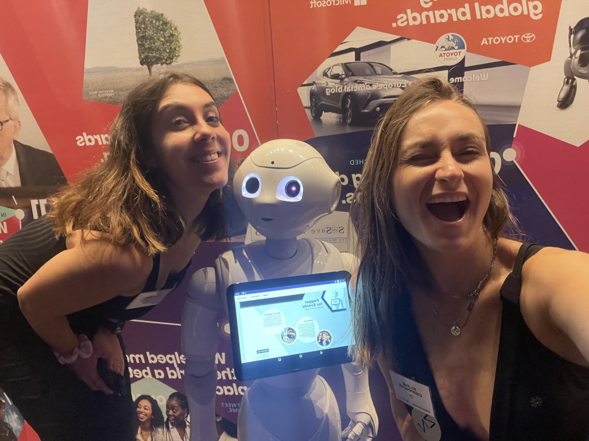 @GambaroGaia, Pepper & me at #EUinfluencer and #ZN15 🤖 

@ZNConsulting