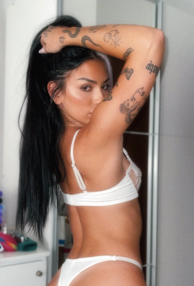 You know where to find the full view 🤍