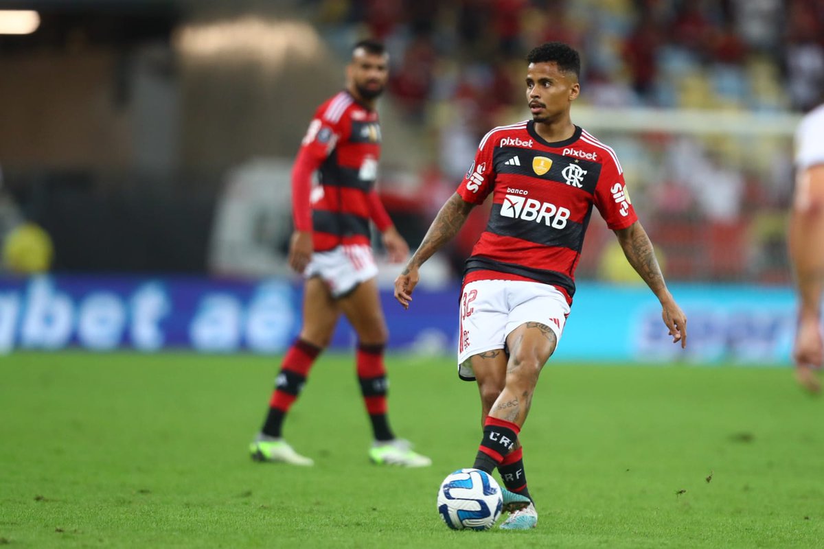 ATropaRN's tweet photo. 🚨🚨 PROVÁVEL ESCALAÇÃO!!! 🚨🚨

Provável escalação do Mengão para enfrentar o Athletico Paranaense, amanhã, pelo campeonato brasileiro:

Matheus Cunha, Fabrício Bruno, David Luiz e Léo Pereira; Wesley, Allan, Gerson, Everton Ribeiro e Everton Cebolinha; Gabigol e Pedro.

🗞️ GE https://t.co/YaQoNzJ1Ks