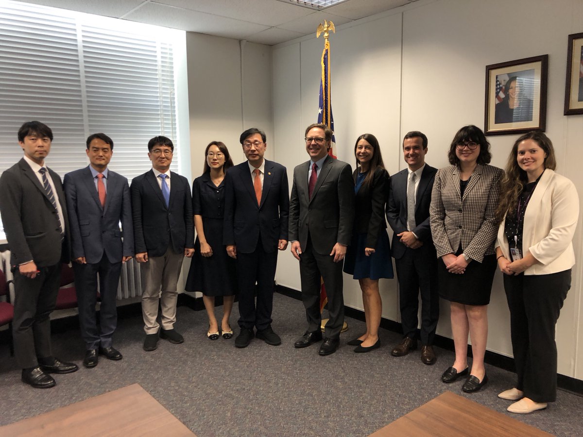 DavidsonNTIA's tweet photo. It will take partnership with countries like Korea to ensure the wireless supply chain is diverse, innovative and resilient. I enjoyed meeting with Vice Minister Park and look forward to working together more.
https://t.co/Oezdrr01KB https://t.co/wqkKN52pjc