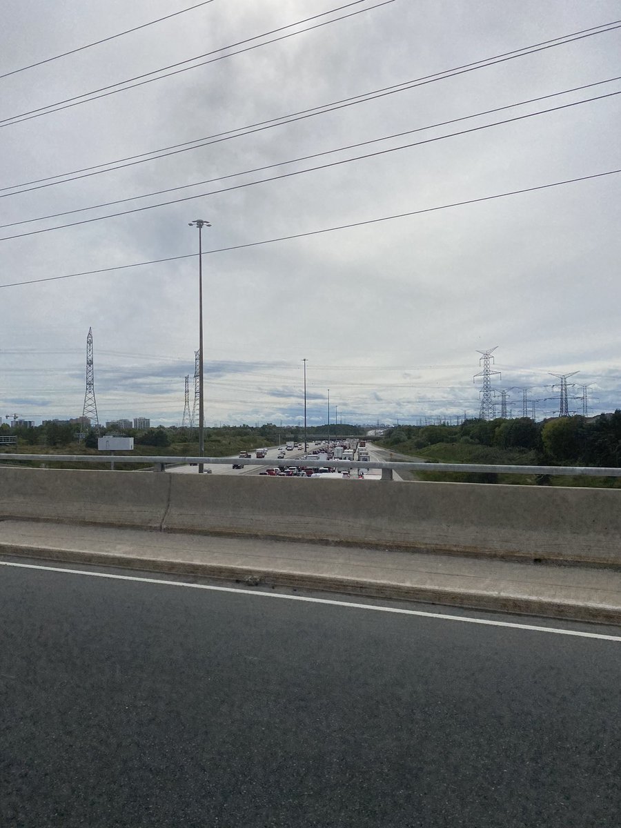 hamcityont's tweet photo. @OPP_HSD Seems to be on west side of the valley  . Exit if you can
B4 pinevalley https://t.co/cTaROg3OPX