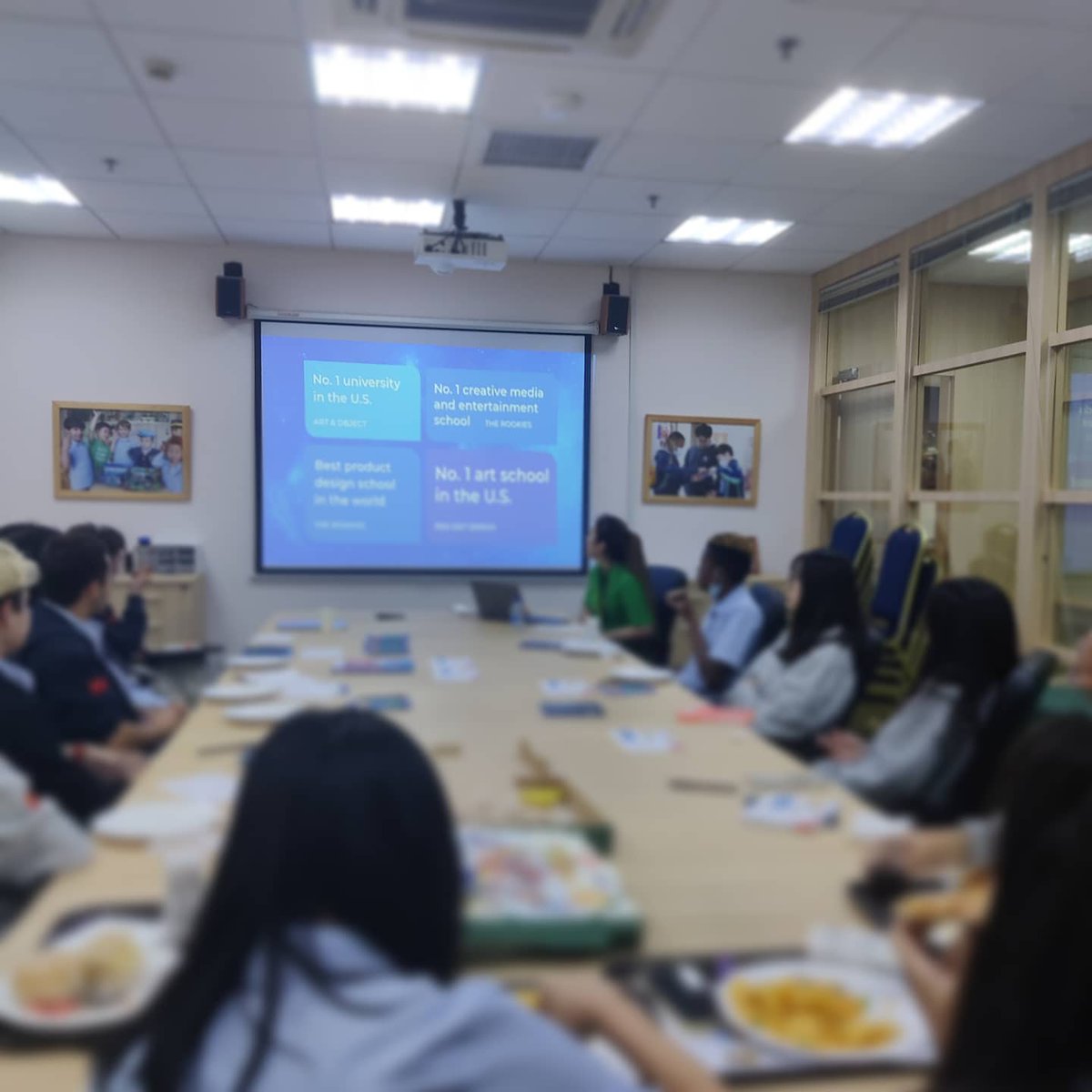 sarahgharkin's tweet photo. Ss learned more about SCAD's application process, work experiences, and robust alumni network. https://t.co/18HbrIxiJR
